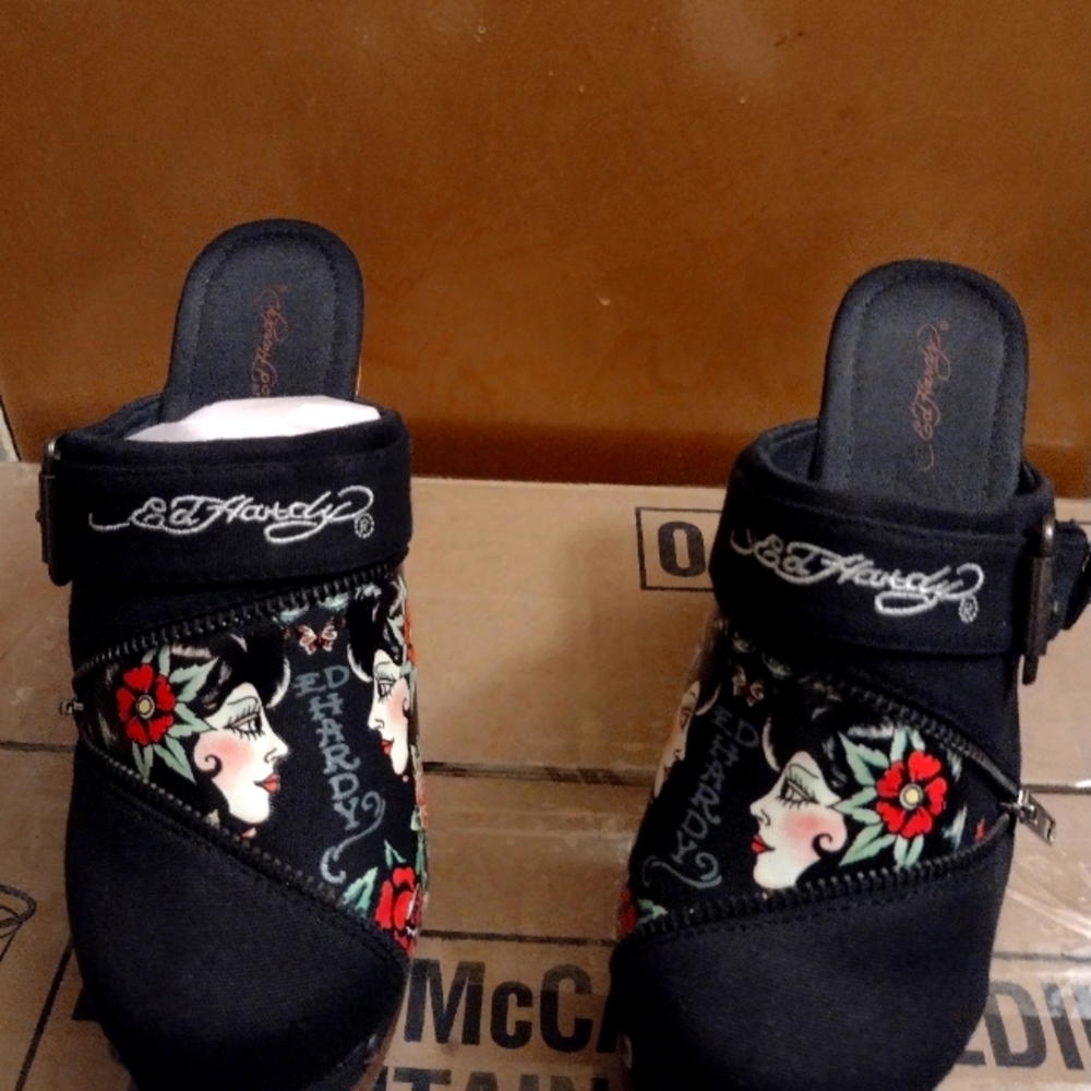Clogs 10 or 10.5